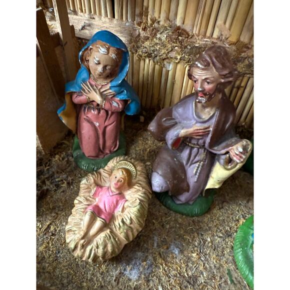 Vintage Nativity Scene handpainted made in italy with wooden scene - Picture 10 of 12
